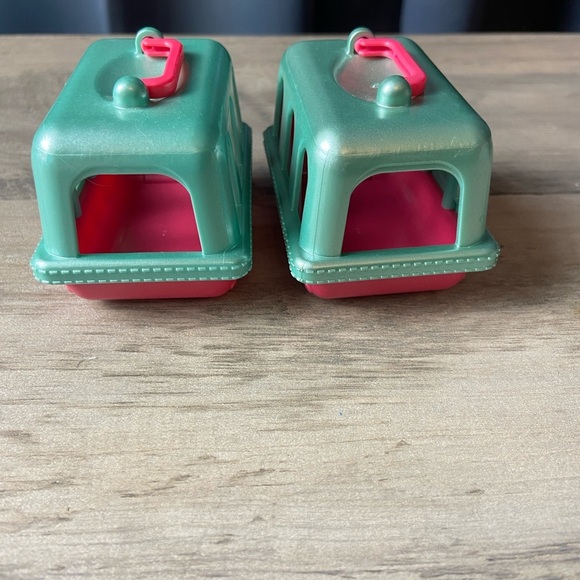 LOT OF 2: MEG JUST PLAY MINIATURE DOLLHOUSE DOG CARRIERS - Picture 4 of 7
